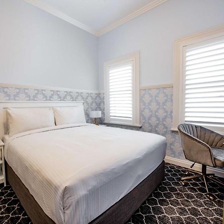 Bankstown Hotel Экстерьер фото