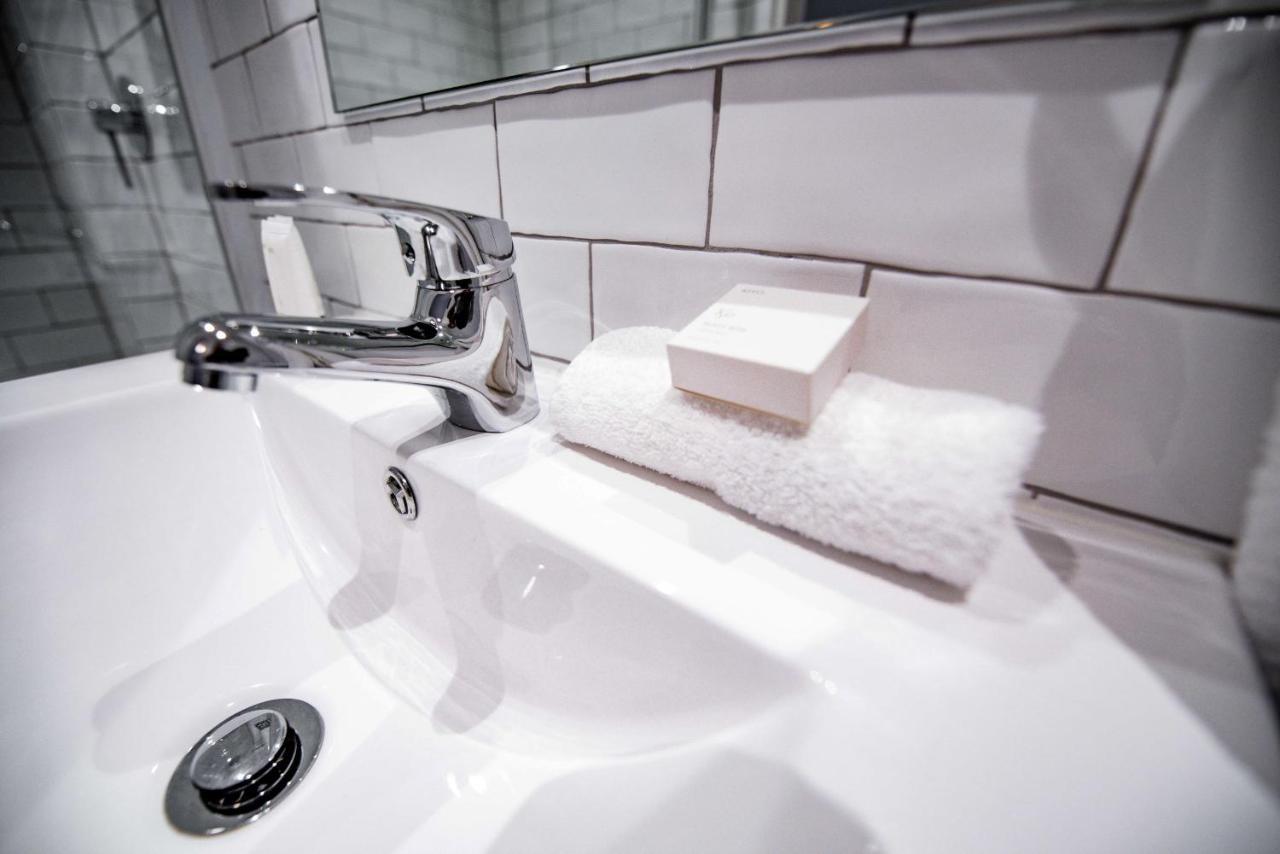 Bankstown Hotel Экстерьер фото
