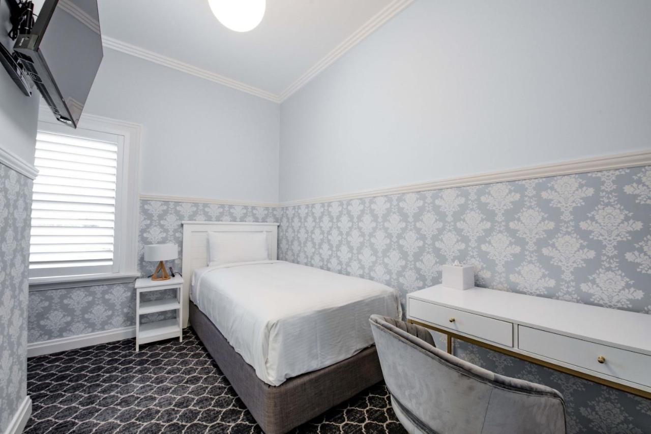 Bankstown Hotel Экстерьер фото